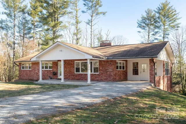 $550,000 | 290 Crabapple Hill Lane, Hendersonville, NC 28792