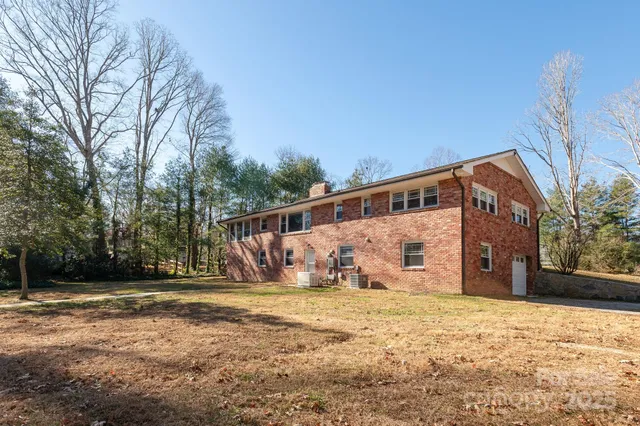 $550,000 | 290 Crabapple Hill Lane, Hendersonville, NC 28792