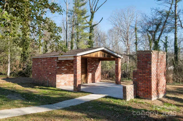 $550,000 | 290 Crabapple Hill Lane, Hendersonville, NC 28792