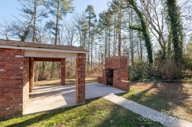 $550,000 | 290 Crabapple Hill Lane, Hendersonville, NC 28792