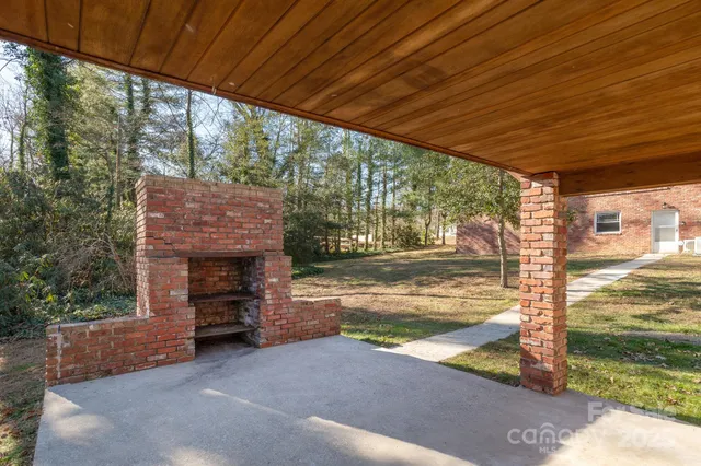 $550,000 | 290 Crabapple Hill Lane, Hendersonville, NC 28792