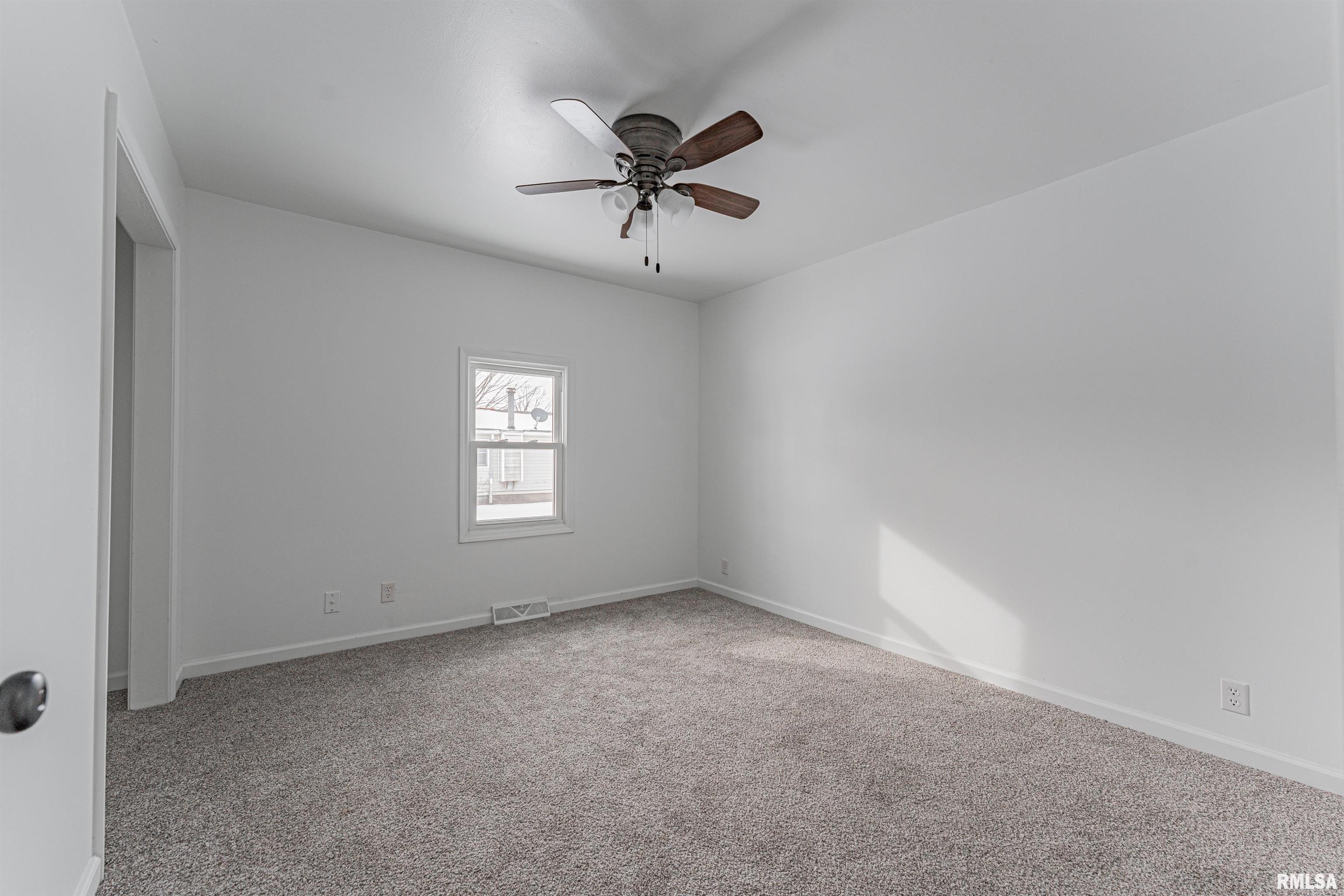 608 North Monroe Street Lincoln, IL 62656 - Photo 12 of 30