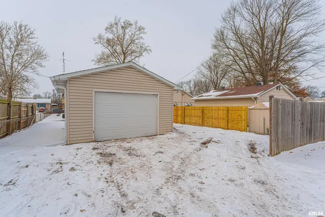$150,000 | 608 North Monroe Street, Lincoln, IL 62656