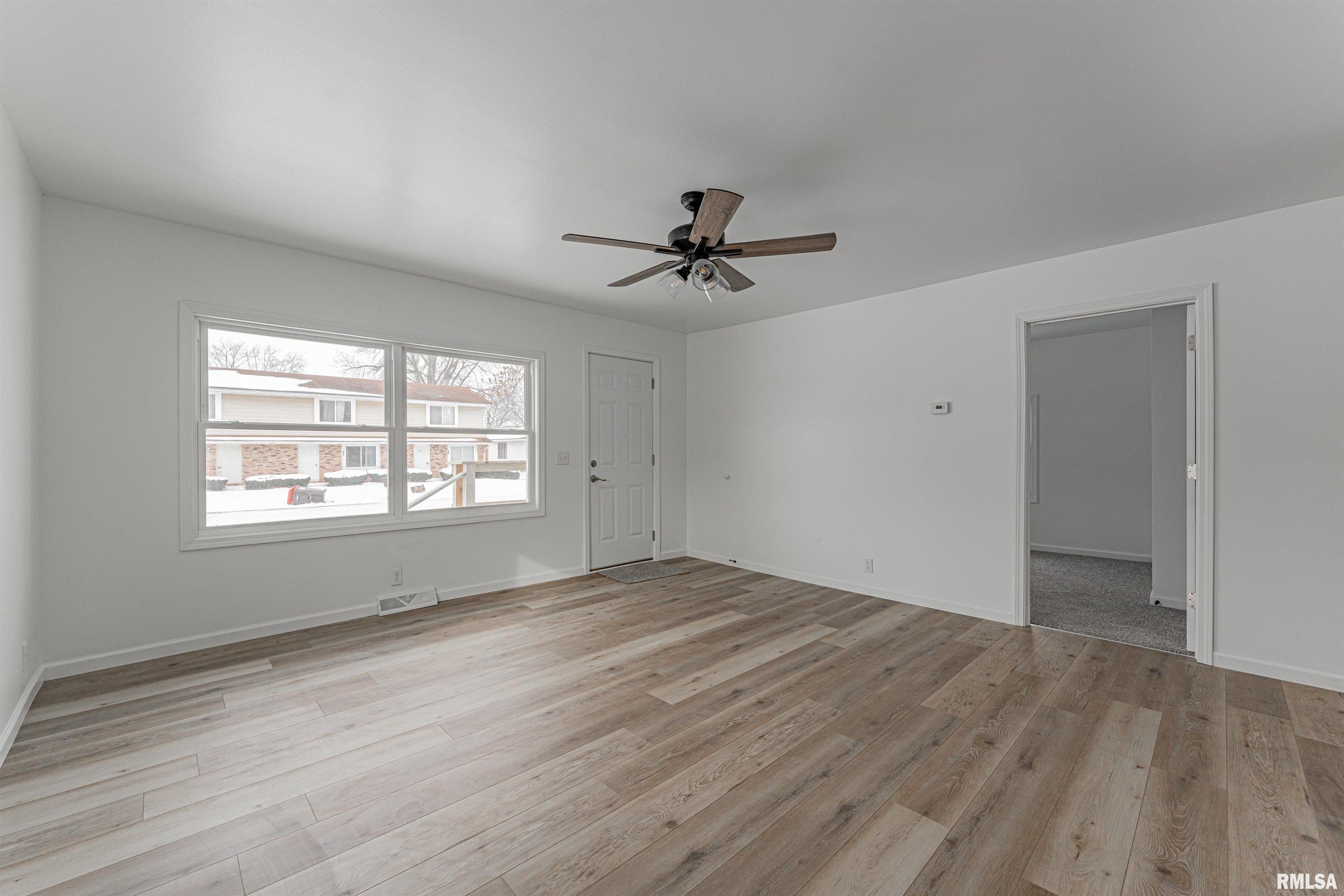 608 North Monroe Street Lincoln, IL 62656 - Photo 4 of 30