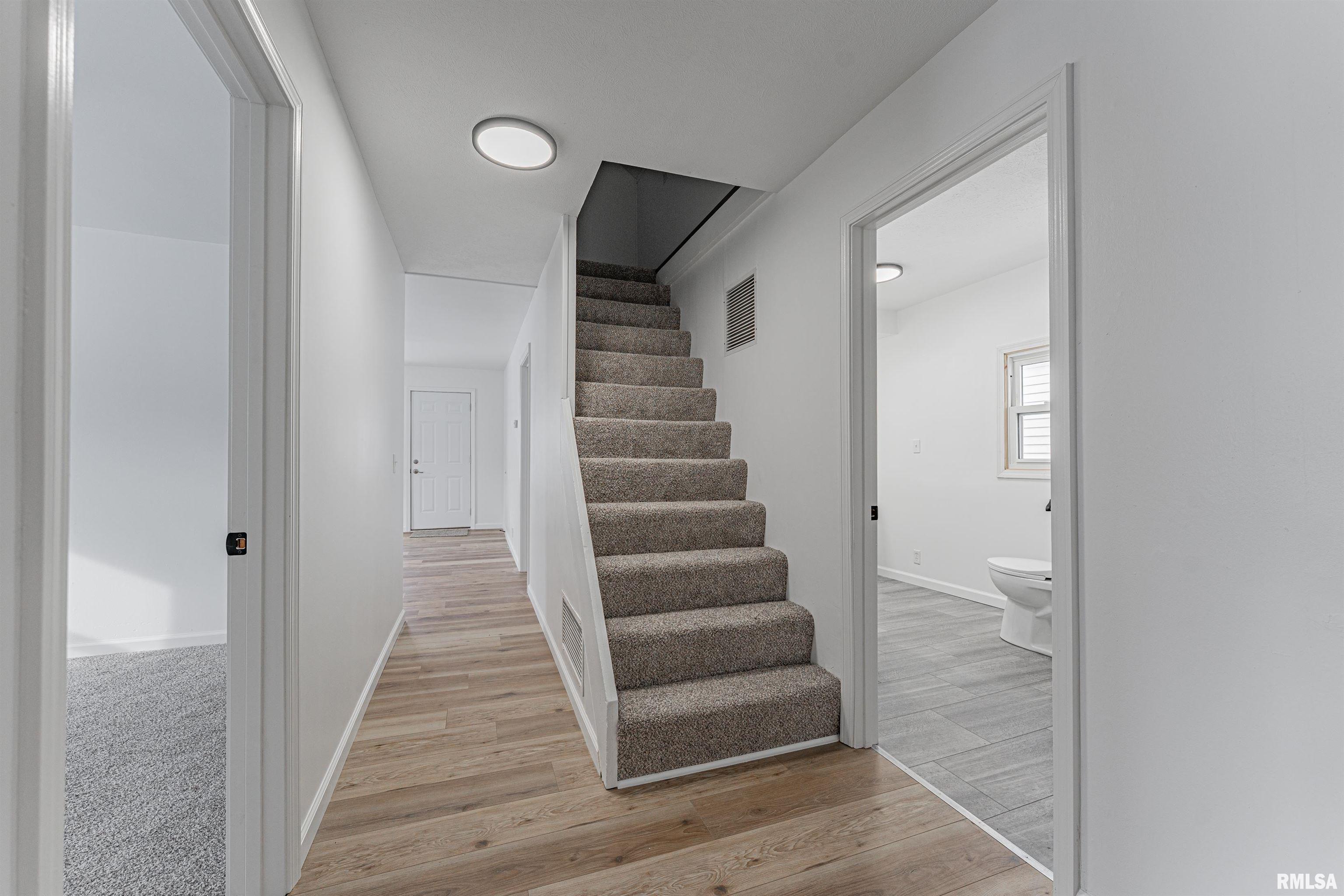 608 North Monroe Street Lincoln, IL 62656 - Photo 5 of 30