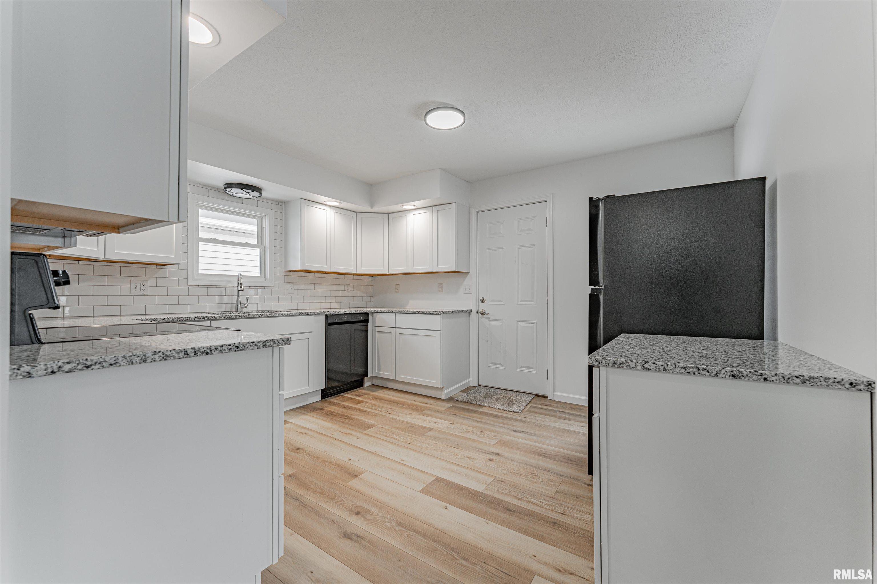 608 North Monroe Street Lincoln, IL 62656 - Photo 7 of 30