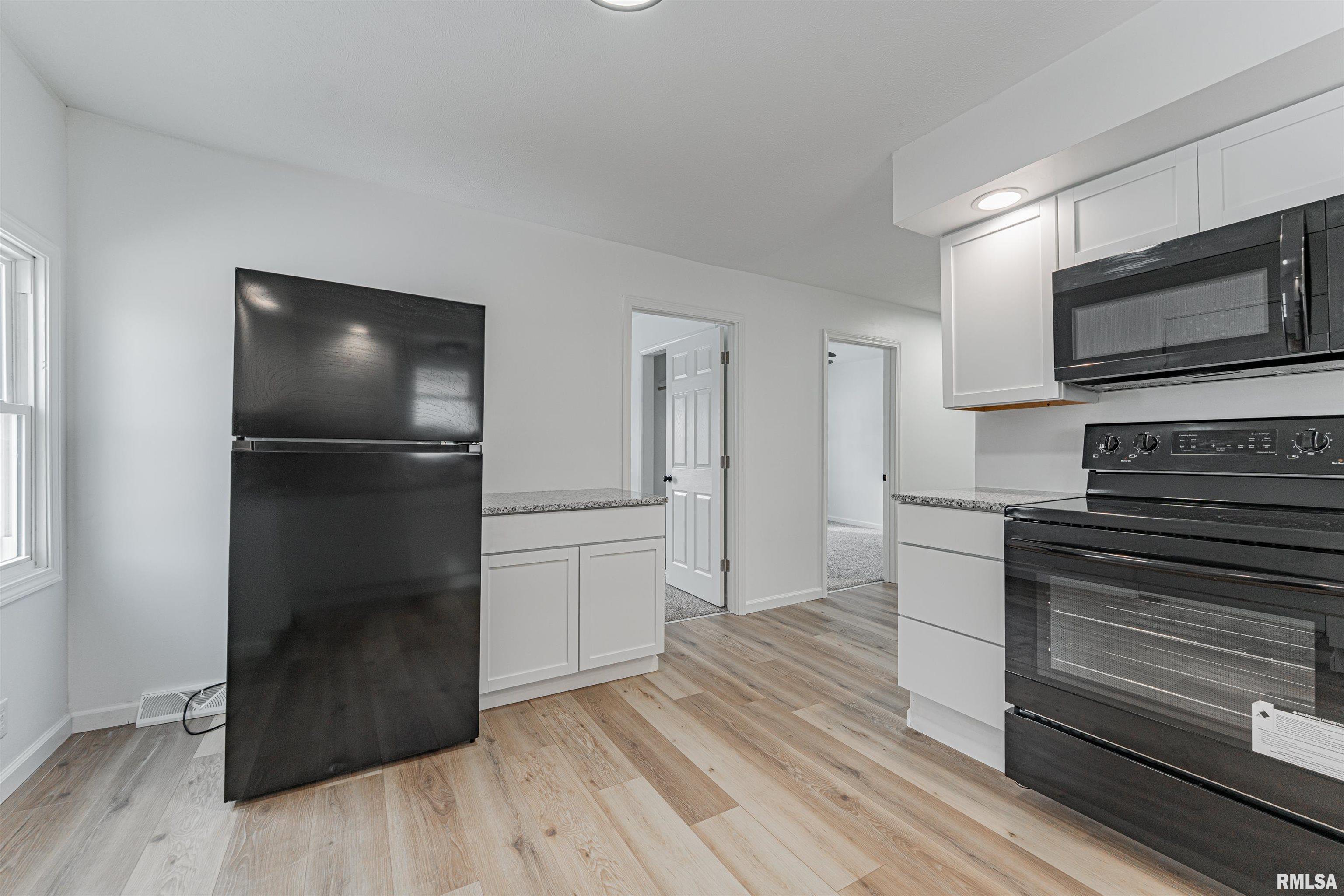 608 North Monroe Street Lincoln, IL 62656 - Photo 9 of 30