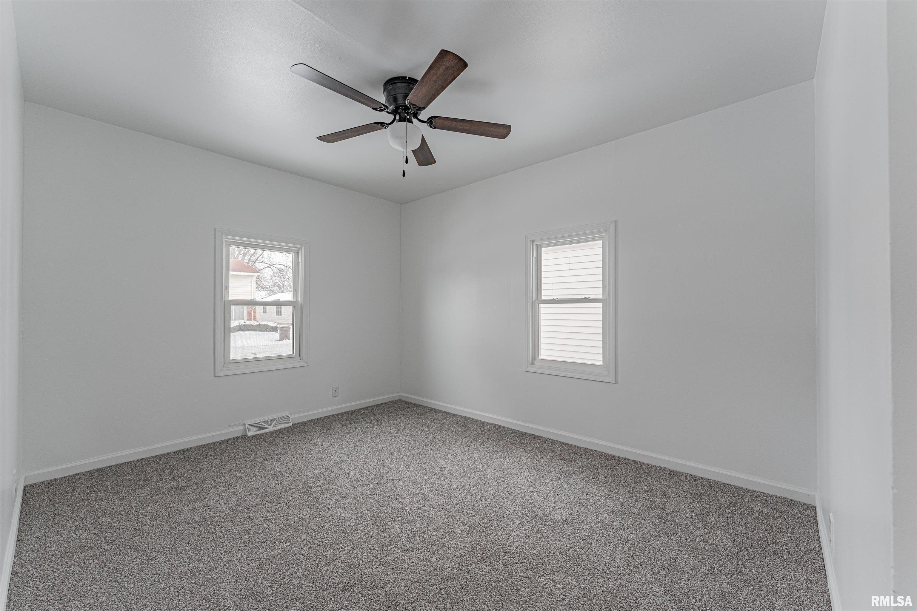 608 North Monroe Street Lincoln, IL 62656 - Photo 10 of 30