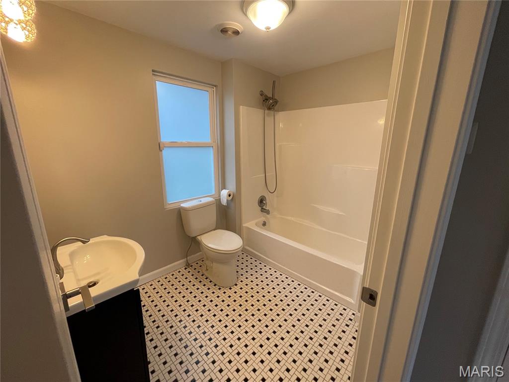 3305 Fee Fee Road Bridgeton, MO 63044 - Photo 8 of 13 Gallery Image 8