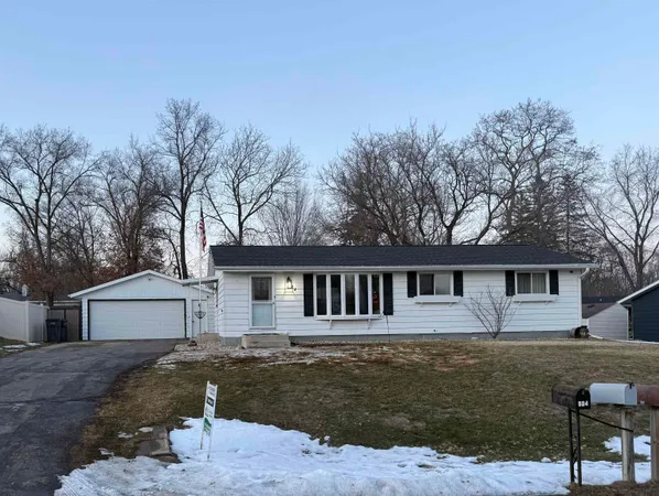 524 Wisconsin Street, Waupaca, WI 54981