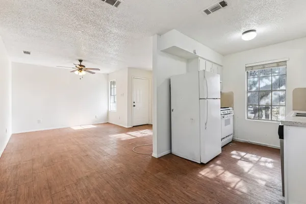 $950 | 5000 Weidemar Lane, Unit C, Austin, TX 78745