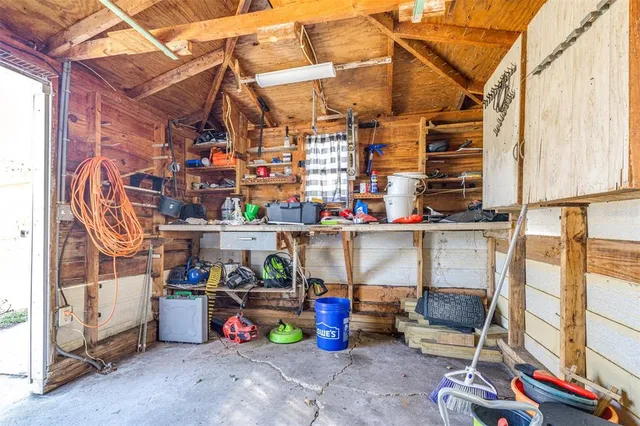 a view of entryway with outdoor seating