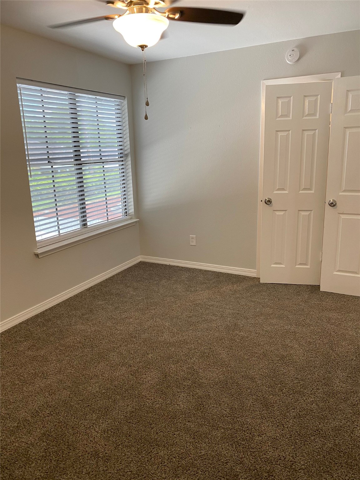 5100 Allendale Road, Unit 306 Houston, TX 77017 - Photo 10 of 13 an empty room with a window