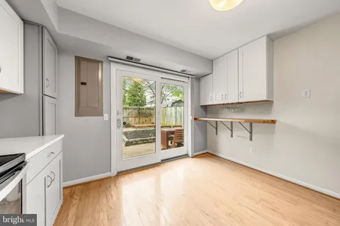 $799,000 | 507 Carlisle Drive, Alexandria, VA 22301