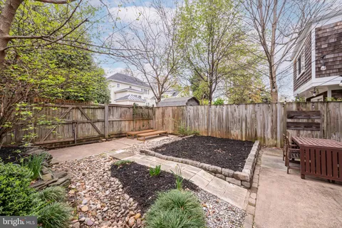 $799,000 | 507 Carlisle Drive, Alexandria, VA 22301