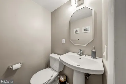 $799,000 | 507 Carlisle Drive, Alexandria, VA 22301
