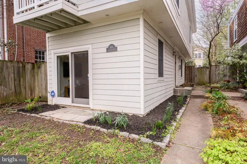 $799,000 | 507 Carlisle Drive, Alexandria, VA 22301