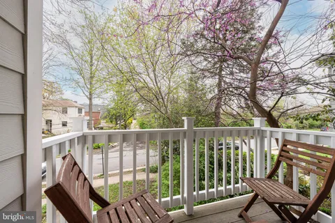 $799,000 | 507 Carlisle Drive, Alexandria, VA 22301