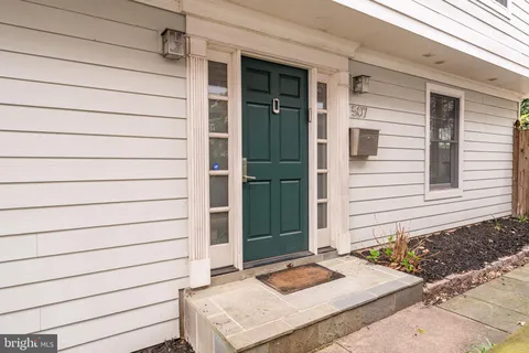 $799,000 | 507 Carlisle Drive, Alexandria, VA 22301