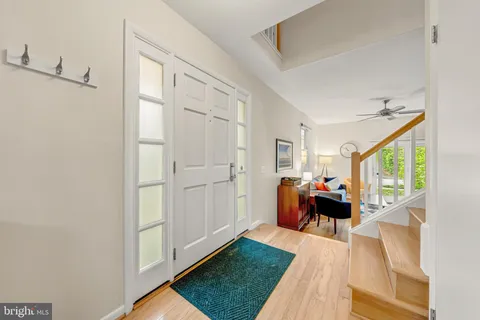 $799,000 | 507 Carlisle Drive, Alexandria, VA 22301