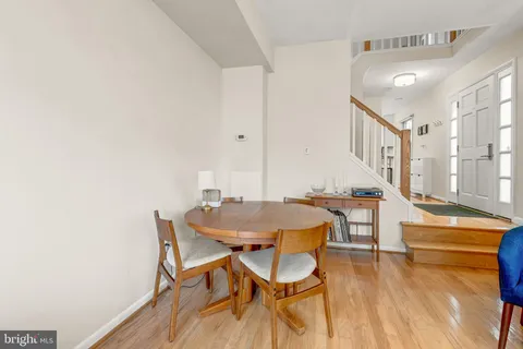 $799,000 | 507 Carlisle Drive, Alexandria, VA 22301