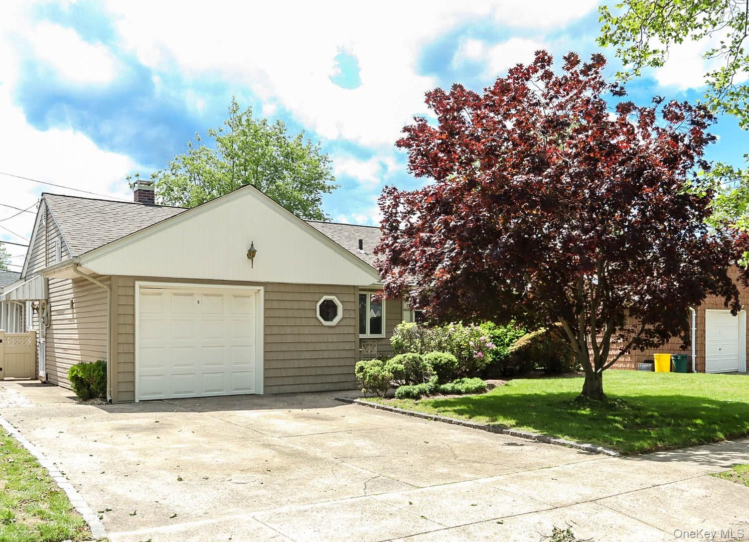 32 Sycamore Road Valley Stream, NY 11581 - Photo 2 of 14