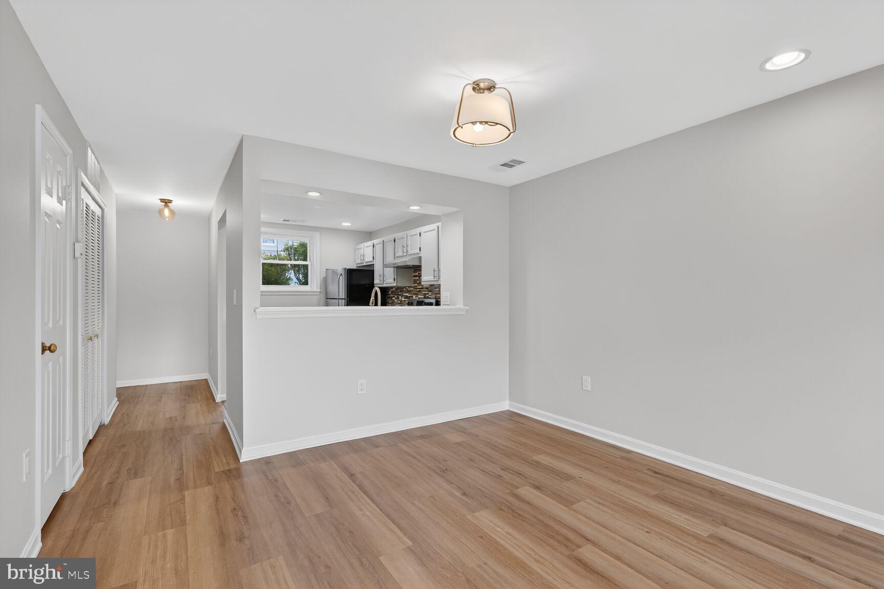 3854 9th Road South, Unit 3854 Arlington, VA 22204 - Photo 13 of 31 Dining Area