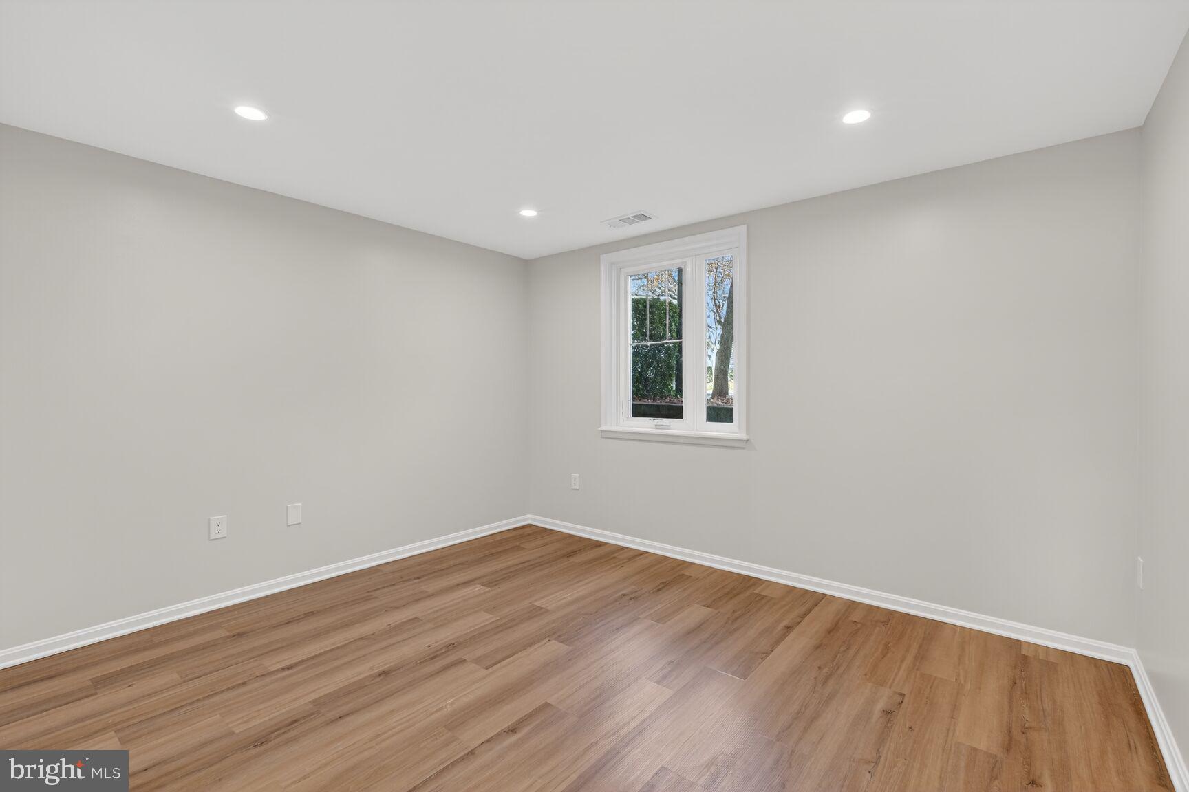 3854 9th Road South, Unit 3854 Arlington, VA 22204 - Photo 23 of 31 Second Bedroom