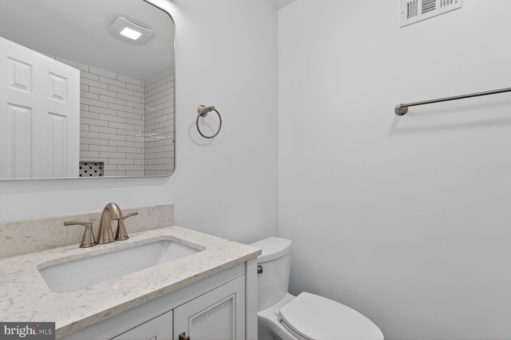 3854 9th Road South, Unit 3854 Arlington, VA 22204 - Photo 25 of 31 Second Bath