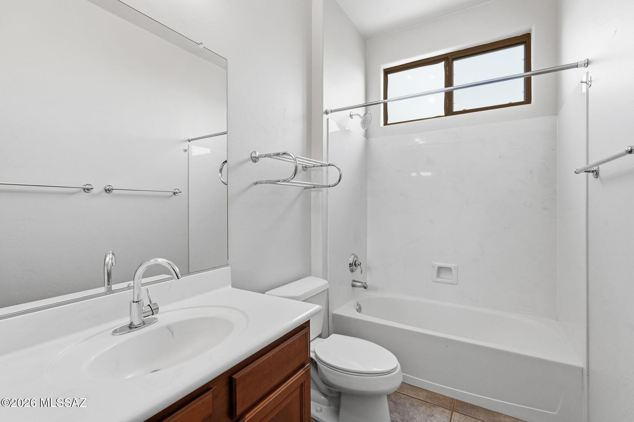 10783 South Heart Break Ridge Place Vail, AZ 85641 - Photo 22 of 36 Full Hall Bathroom