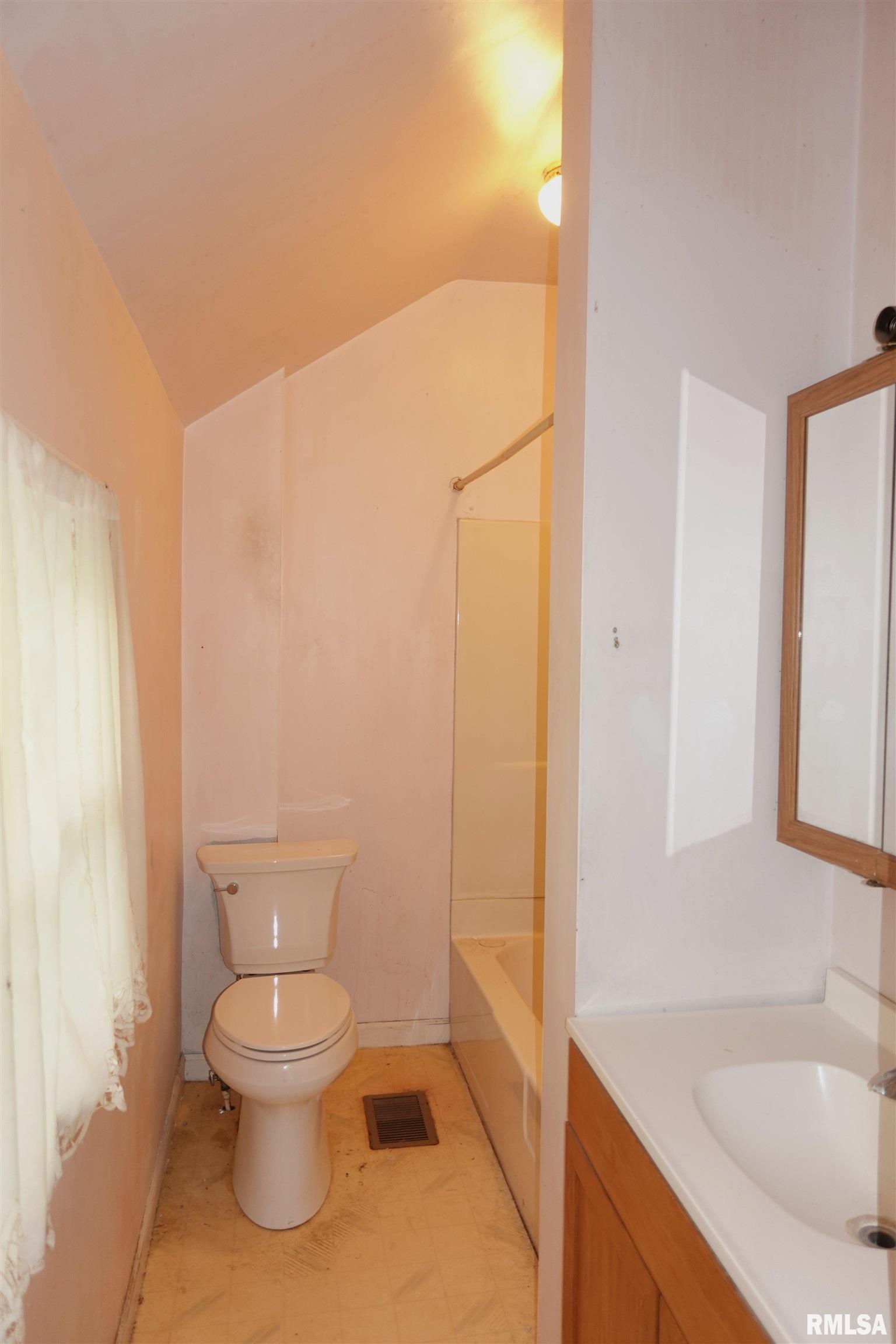 30 North Soangetaha Road Galesburg, IL 61401 - Photo 16 of 24