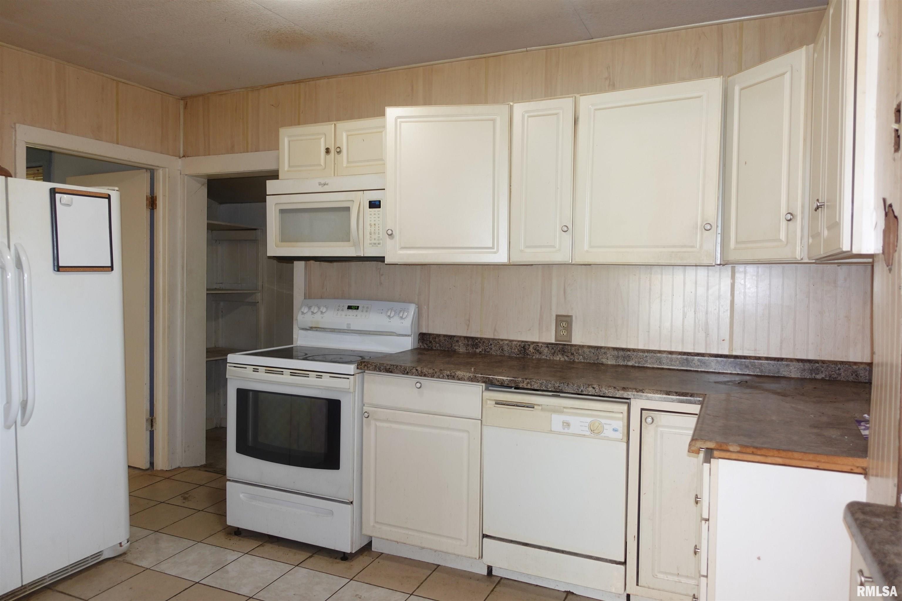 30 North Soangetaha Road Galesburg, IL 61401 - Photo 10 of 24