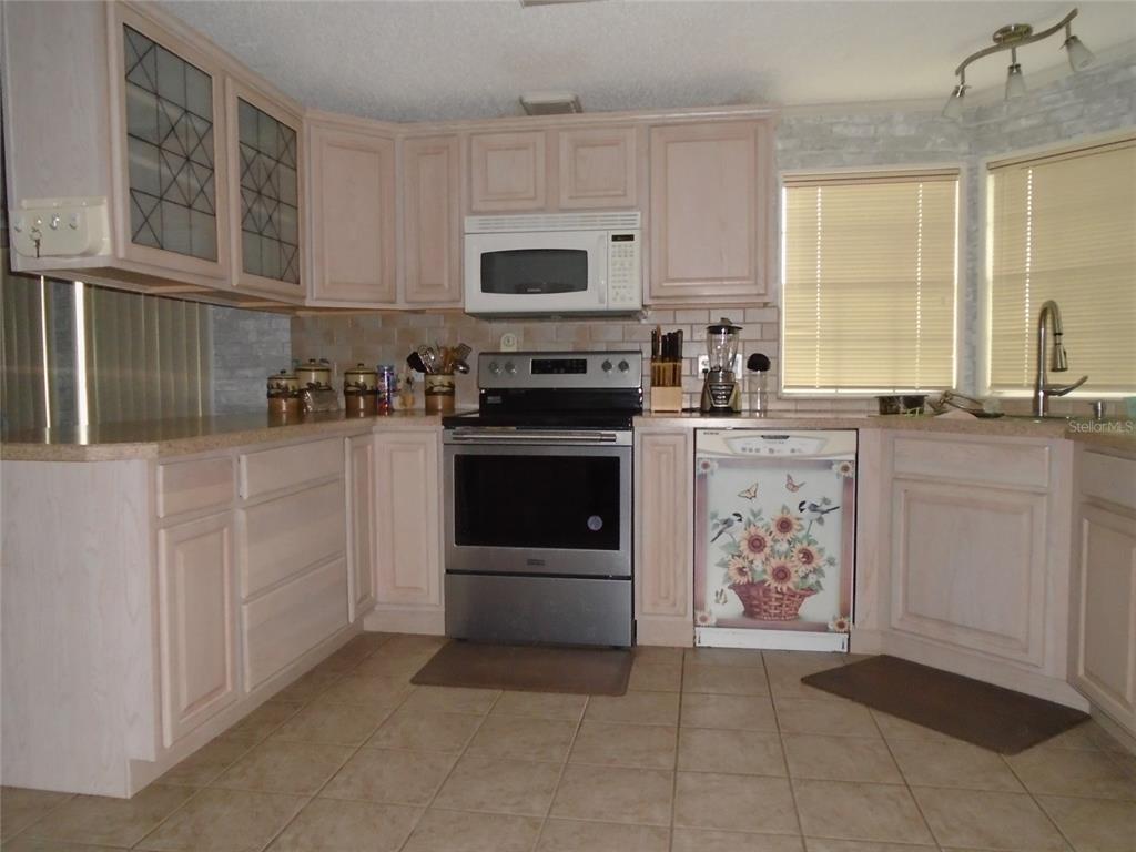 5559 Southwest 42nd Place Bell, FL 32619 - Photo 6 of 48