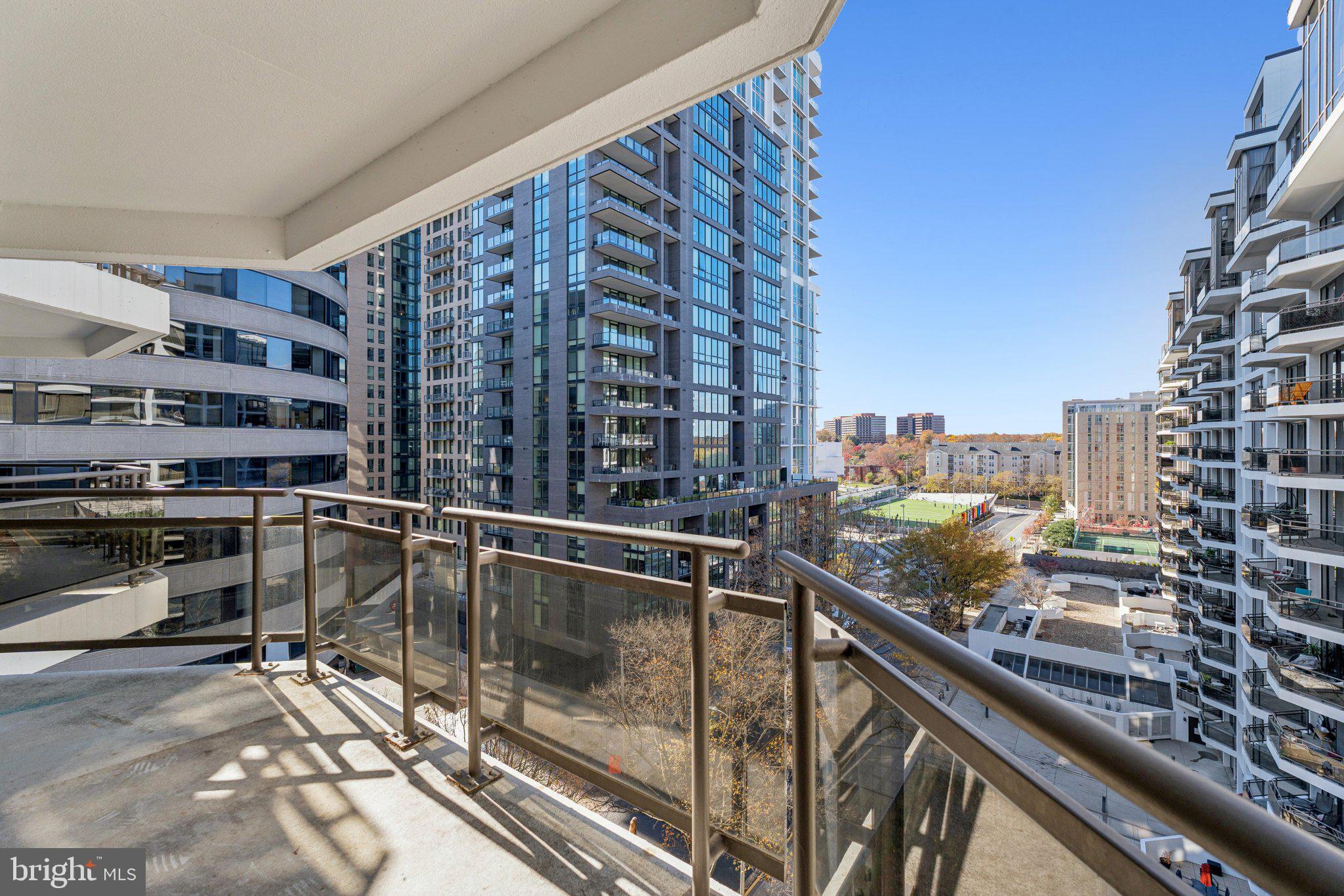 1530 Key Boulevard, Unit 929 Arlington, VA 22209 - Photo 26 of 37 a balcony with city view