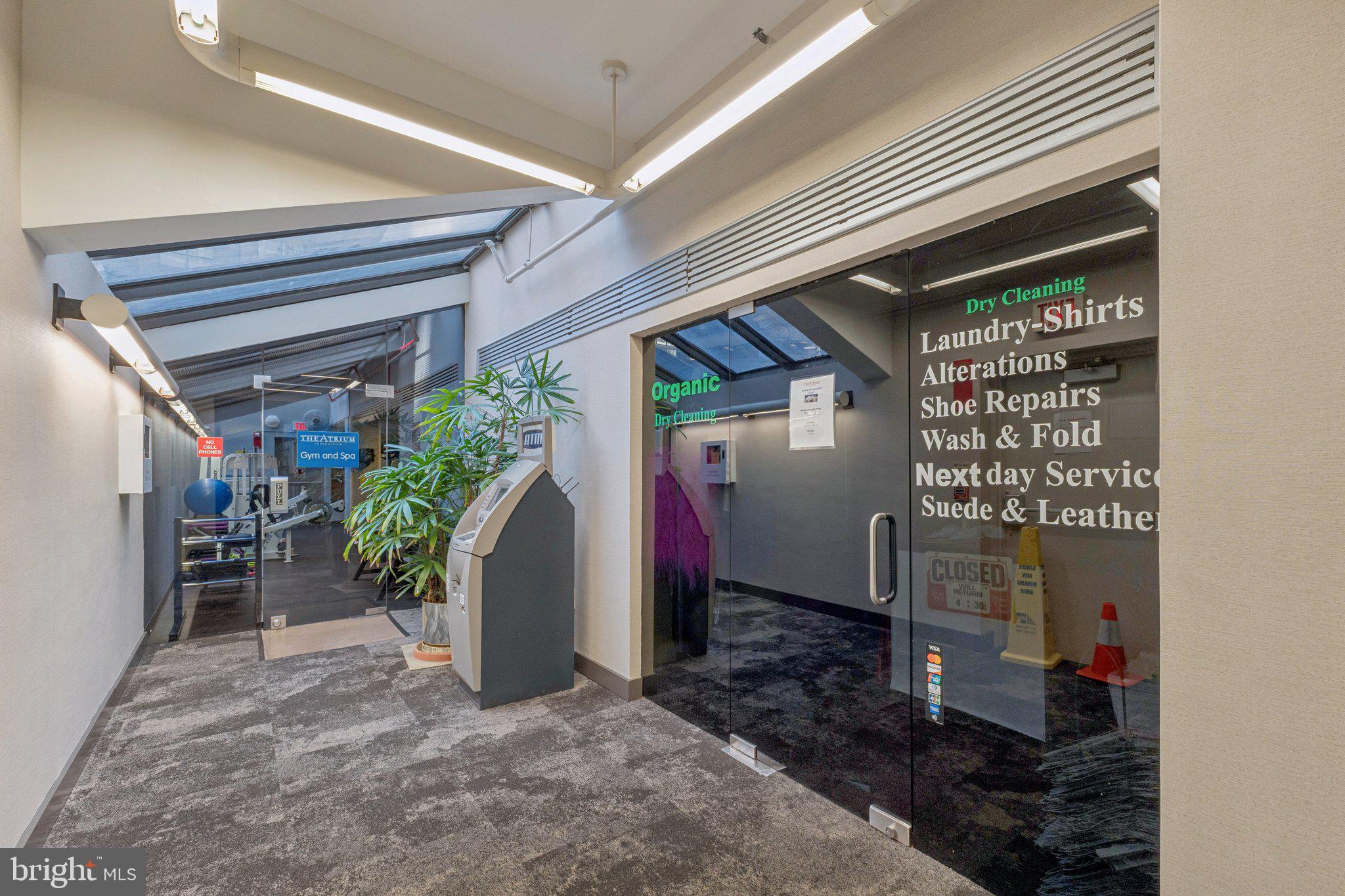 1530 Key Boulevard, Unit 929 Arlington, VA 22209 - Photo 33 of 37 a view of entryway front of house
