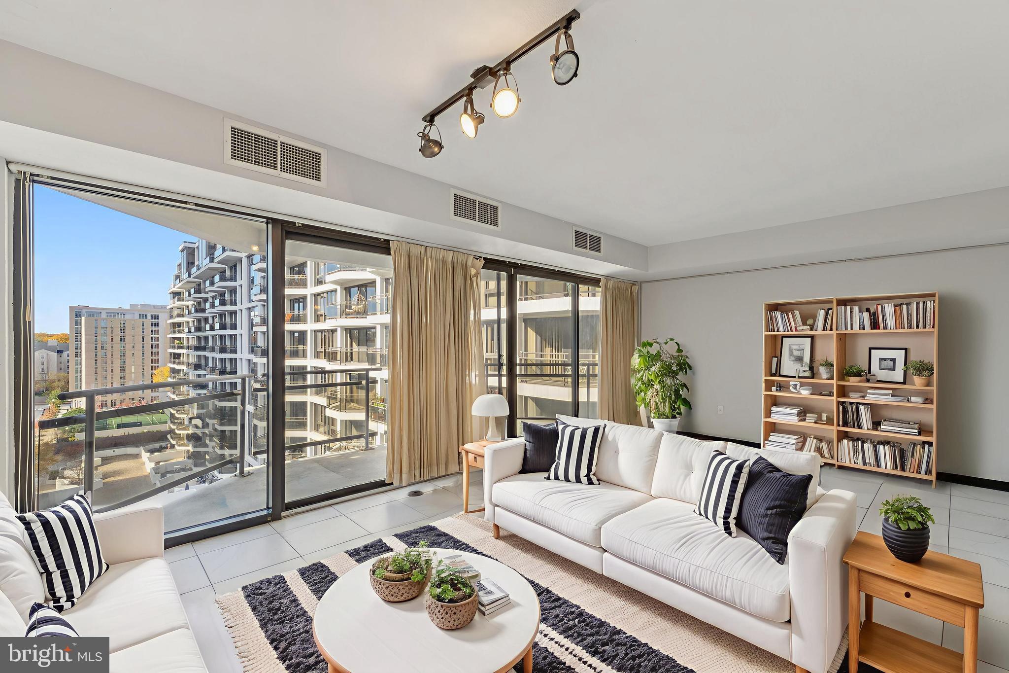 1530 Key Boulevard, Unit 929 Arlington, VA 22209 - Photo 4 of 37 a living room with furniture and a large window
