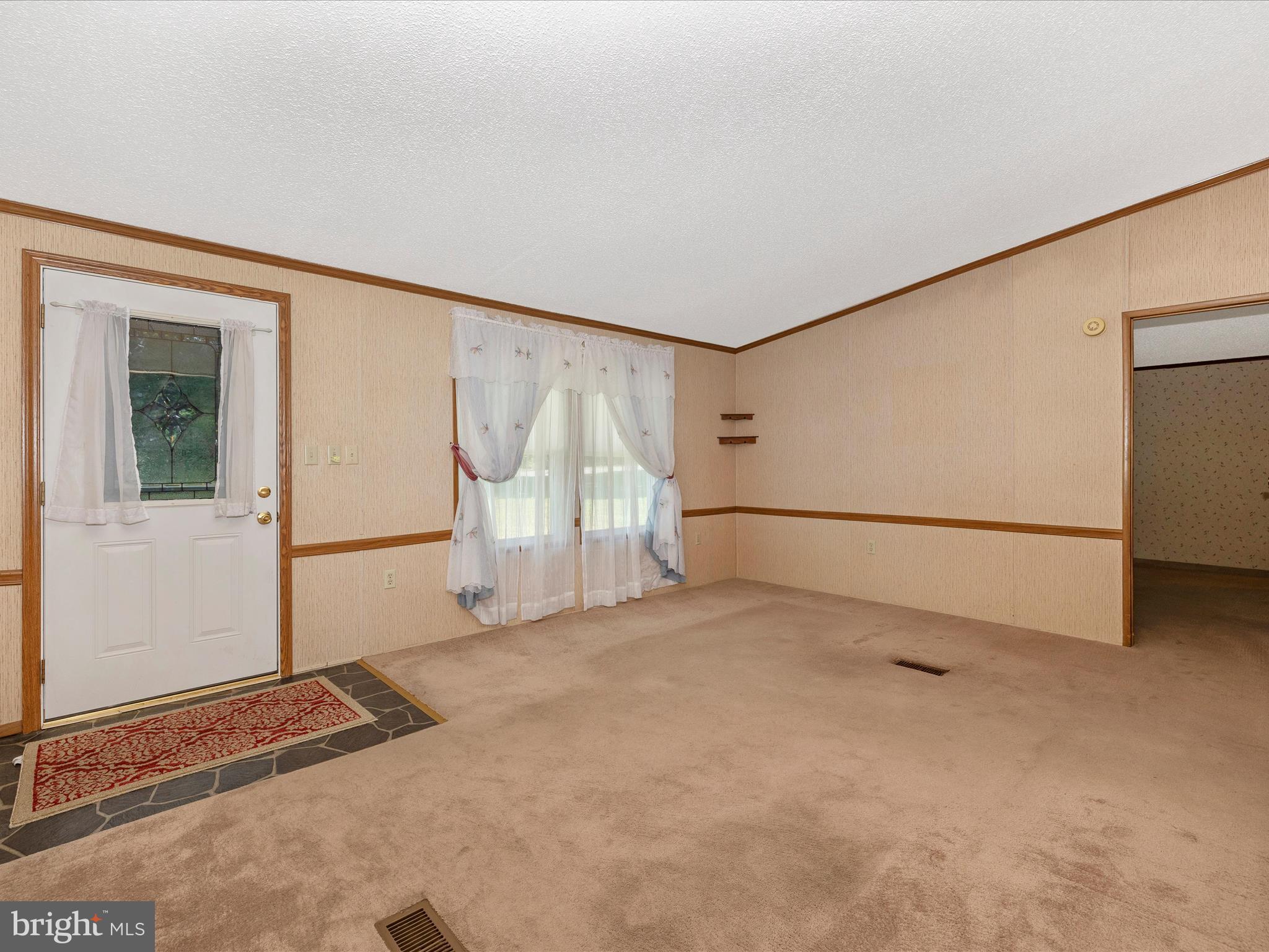 13914 Prospect Road Mount Airy, MD 21771 - Photo 4 of 57 Living Room