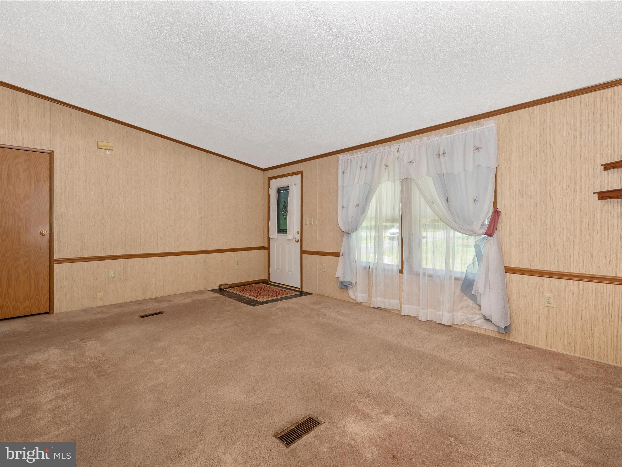 13914 Prospect Road Mount Airy, MD 21771 - Photo 7 of 57 Living Room