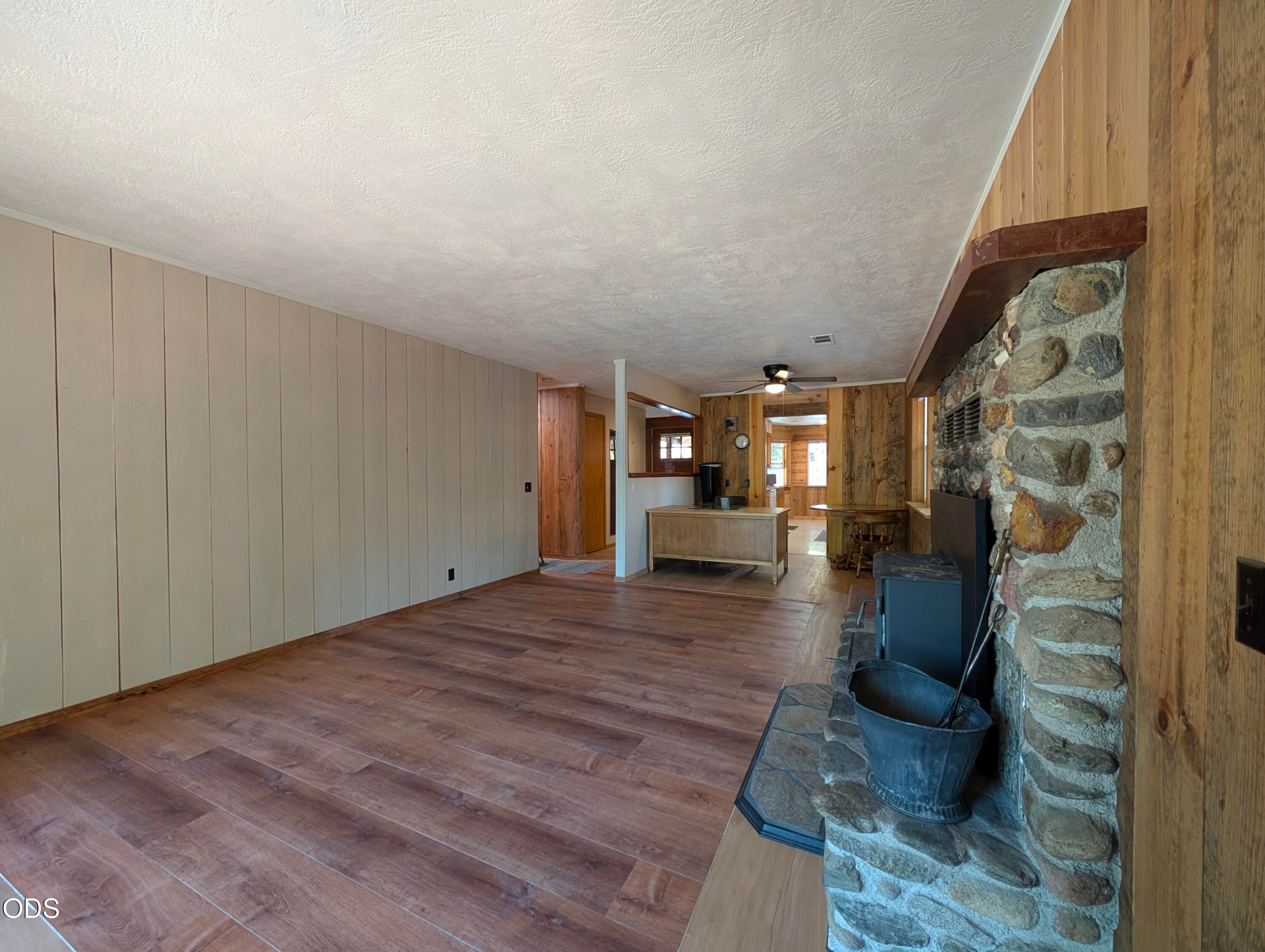11851 Upper Applegate Road Jacksonville, OR 97530 - Photo 5 of 23 Gallery Image 5