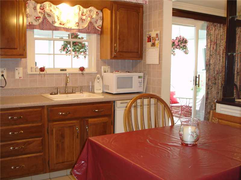 1018 Fiddleback Drive McKees Rocks, PA 15136 - Photo 3 of 15 Kitchen.