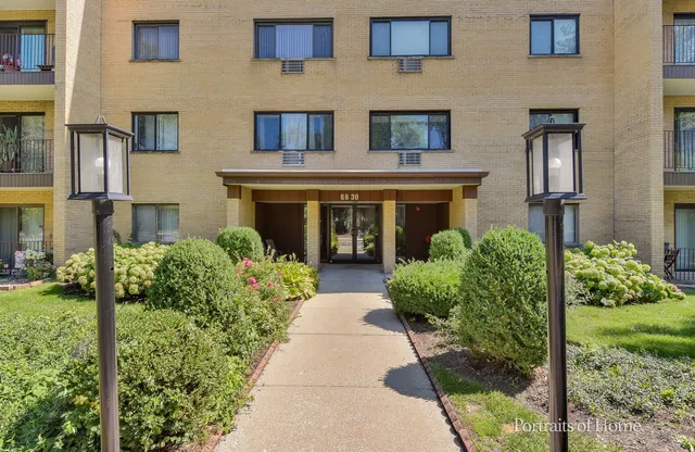 $199,900 | 6630 South Brainard Avenue, Unit 203, Countryside, IL 60525