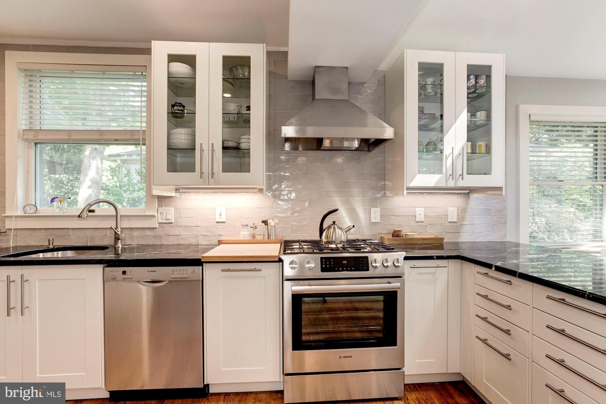6212 Walhonding Road Bethesda, MD 20816 - Photo 15 of 60 Gourmet Chef's Kitchen