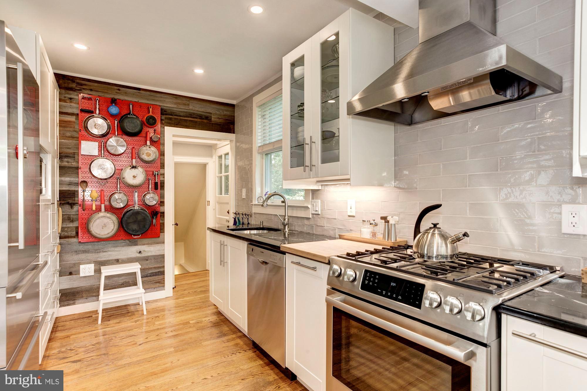 6212 Walhonding Road Bethesda, MD 20816 - Photo 16 of 60 Gourmet Chef's Kitchen w/Bosch 5-burner stove