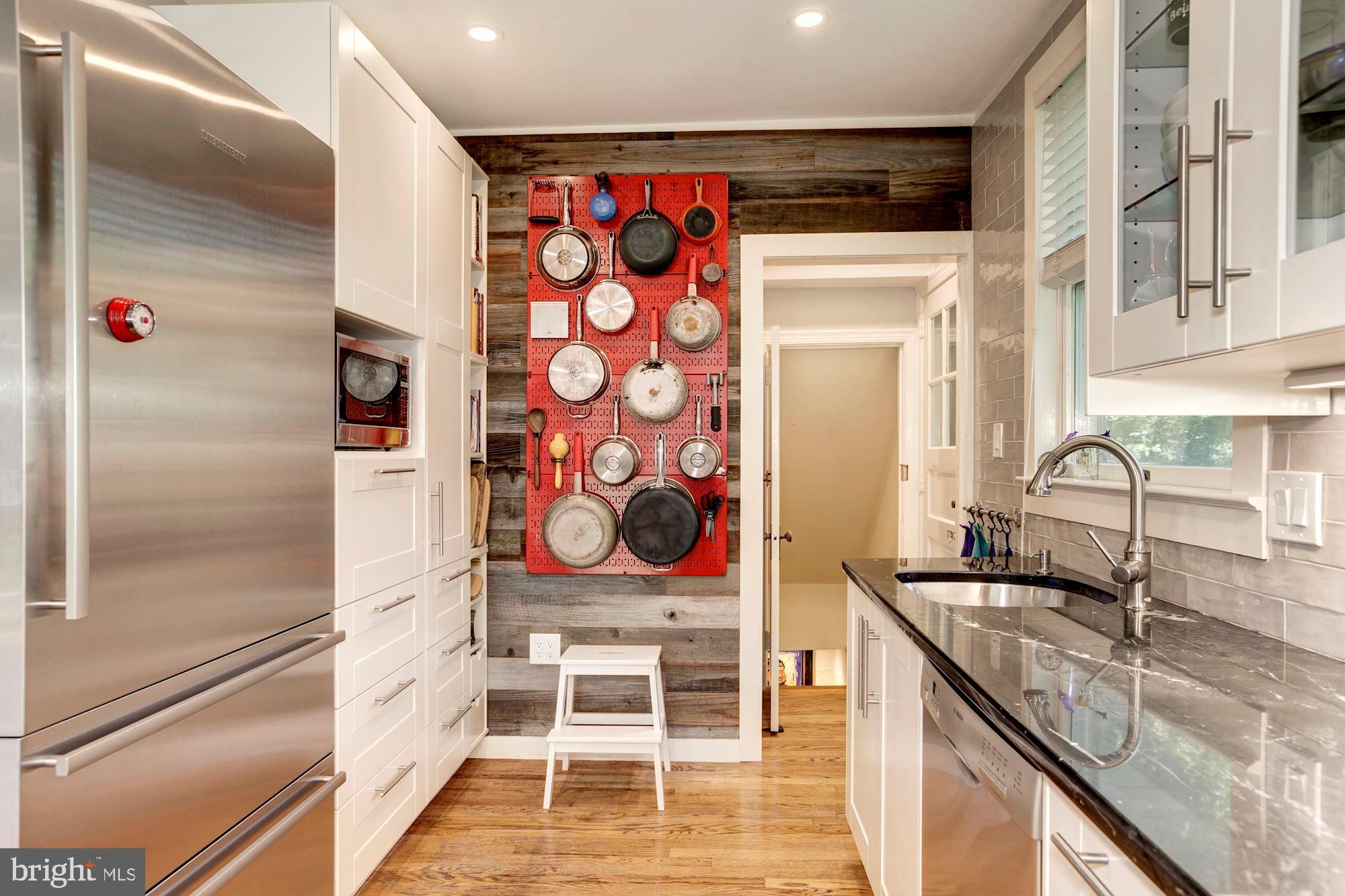 6212 Walhonding Road Bethesda, MD 20816 - Photo 18 of 60 Gourmet Chef's Kitchen w/Leibherr Refrigerator
