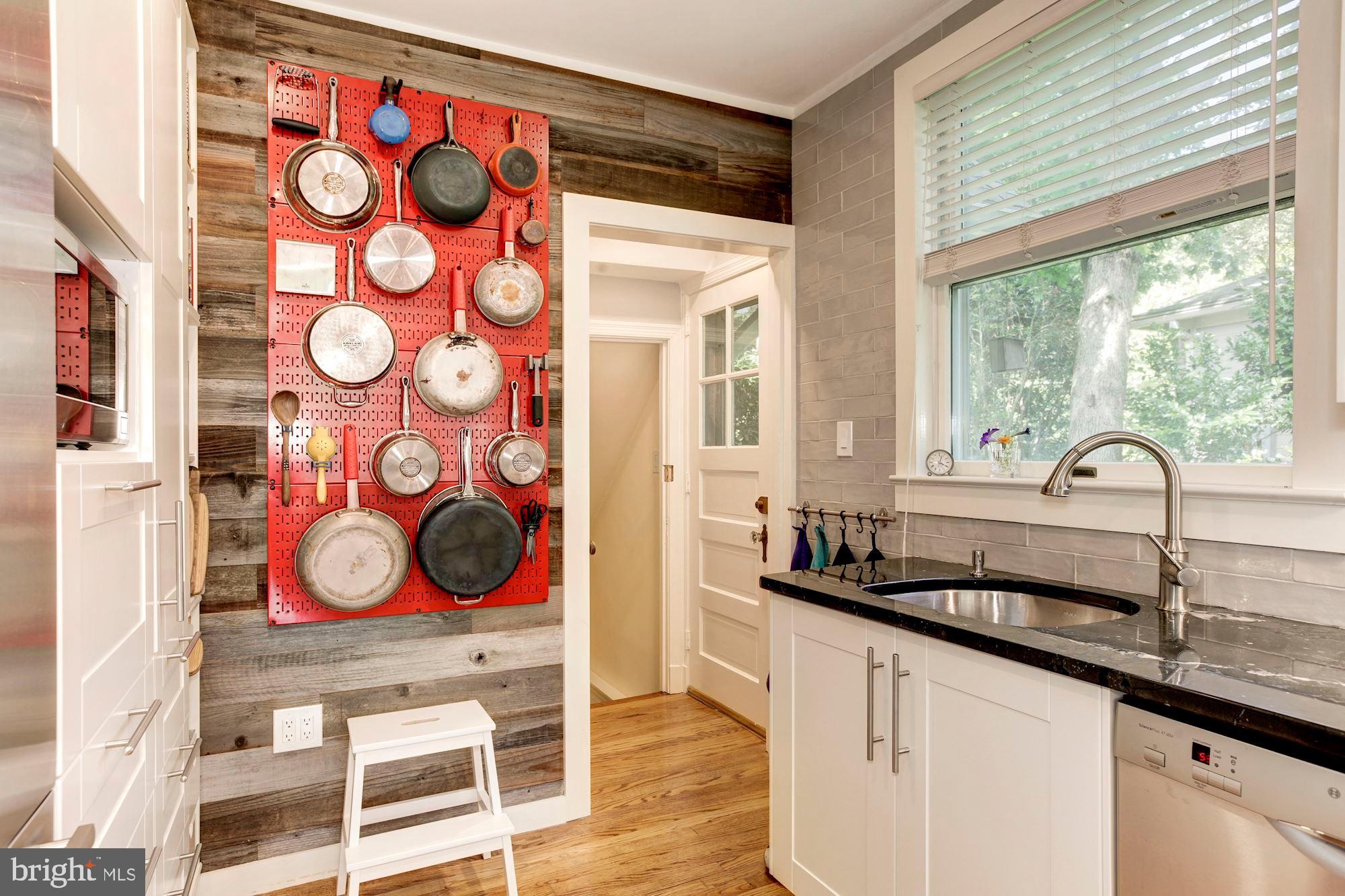6212 Walhonding Road Bethesda, MD 20816 - Photo 19 of 60 Chef's kitchen