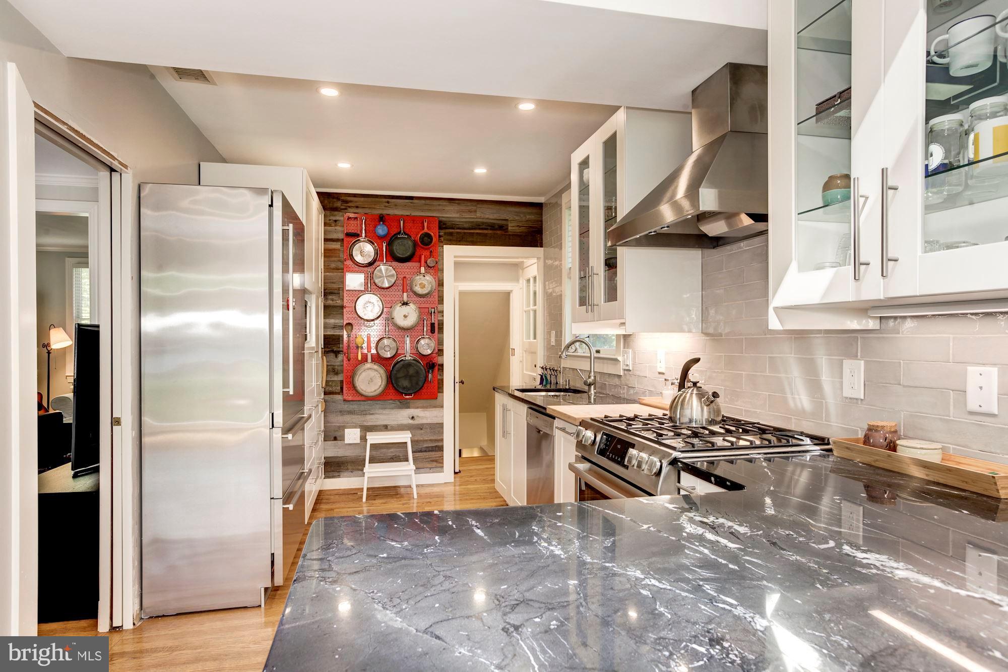 6212 Walhonding Road Bethesda, MD 20816 - Photo 20 of 60 Chef's Kitchen w/Brazilian polished granite