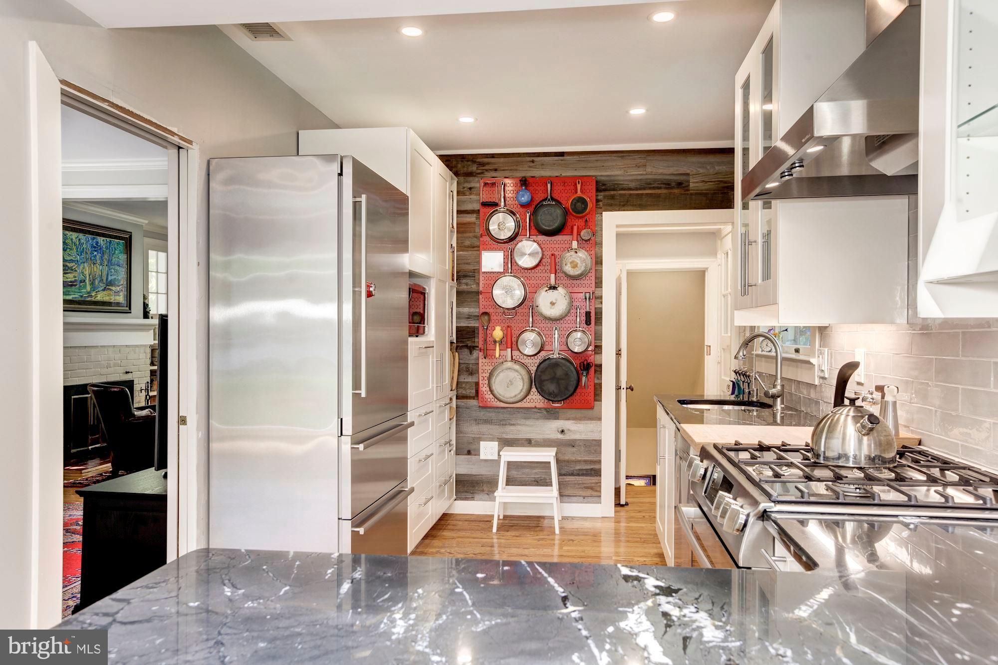 6212 Walhonding Road Bethesda, MD 20816 - Photo 21 of 60 Kitchen