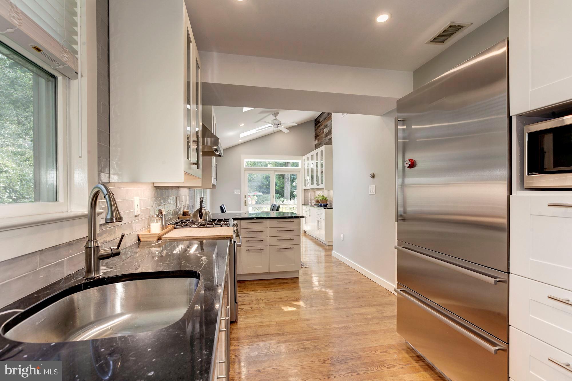 6212 Walhonding Road Bethesda, MD 20816 - Photo 22 of 60 Kitchen view to eat in space
