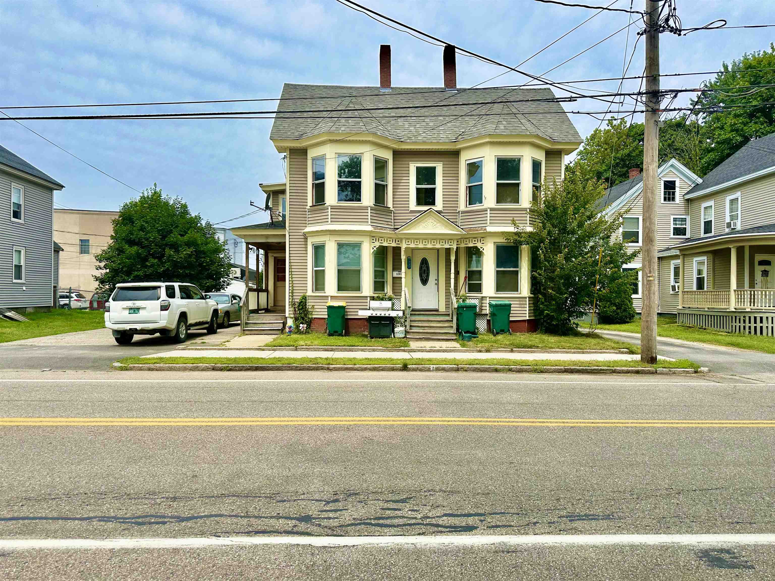 328 Portland Street Rochester, NH 03867 - Photo 1 of 33