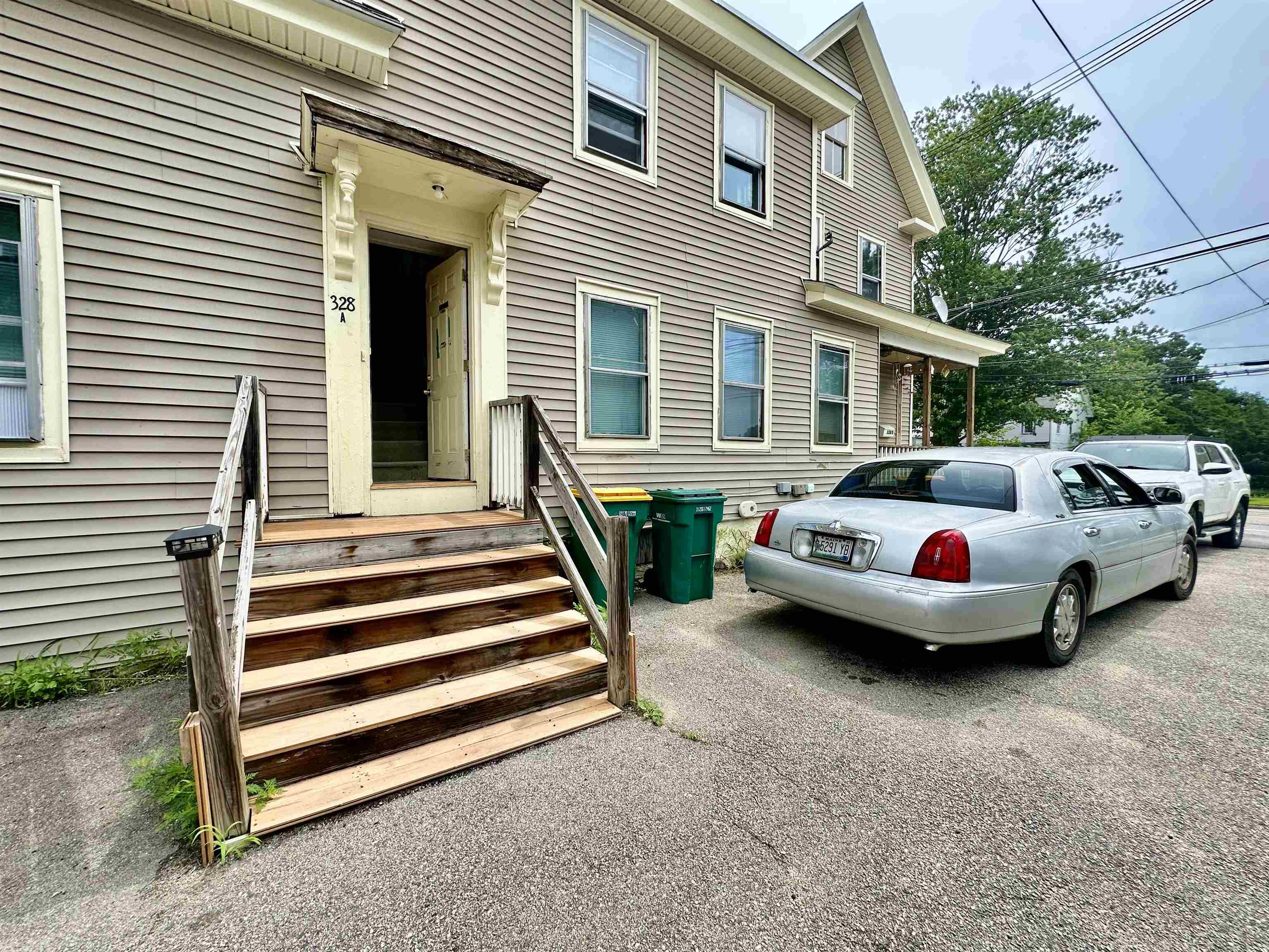 328 Portland Street Rochester, NH 03867 - Photo 2 of 33